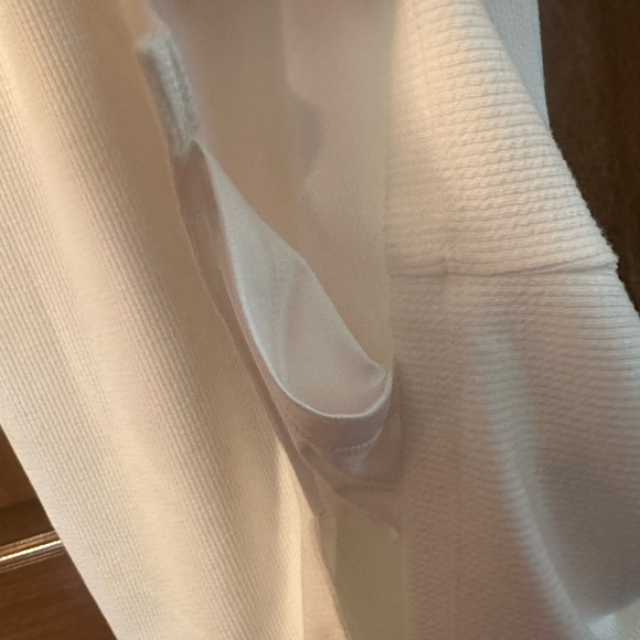 ALI & JAY White Beautiful Dress. Flowy Sleeves, Soft Textured Fabric. XL. NWT. - Picture 7 of 12